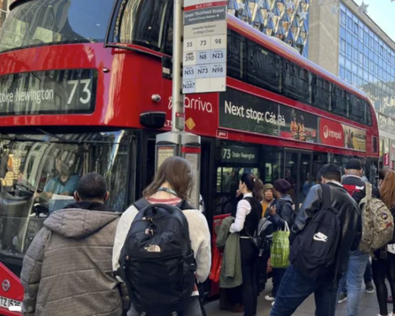 stop oxford street pedestrianisation london bus picture with people waiting in a queue
