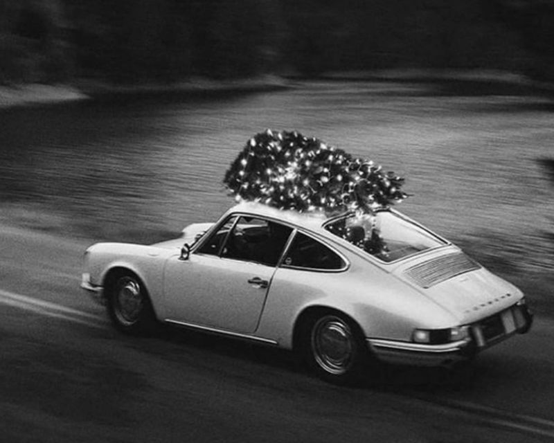 Picture of Car with Christmas tree.